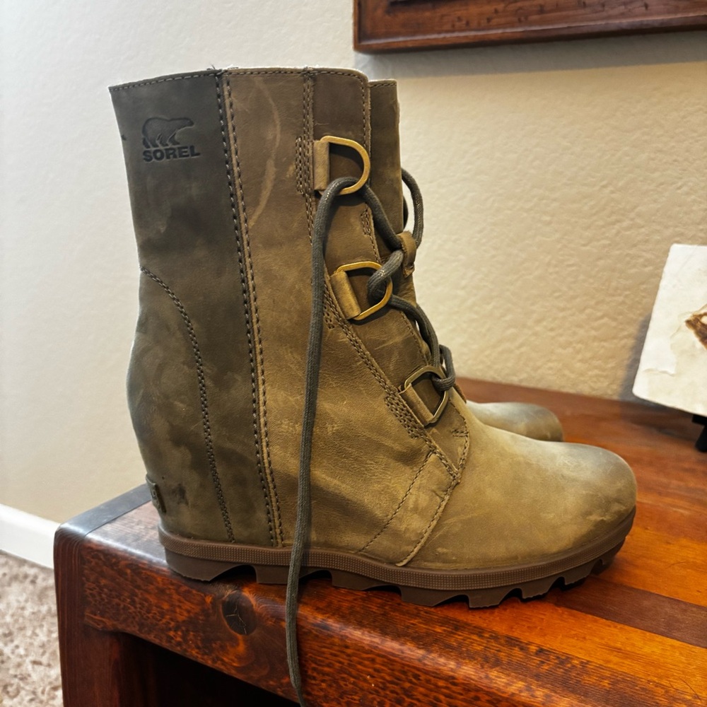 Sorel Women's Khaki Lace-Up Boots - Picture 2 of 6